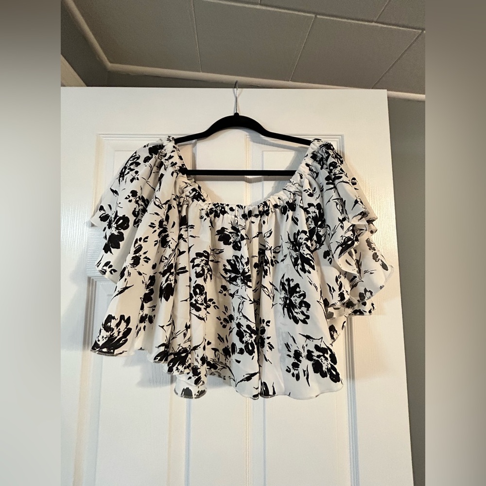Off shoulder crop
